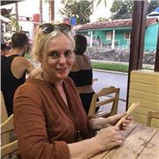 Profesora de inglés nativo con 10 años de experiencia dando clases a los adultos y a los niños. Tengo TEFL certificado de Trinity. Hablo español